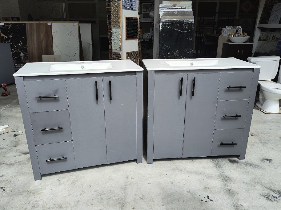 Dos muebles grises para lavamanos con cajones